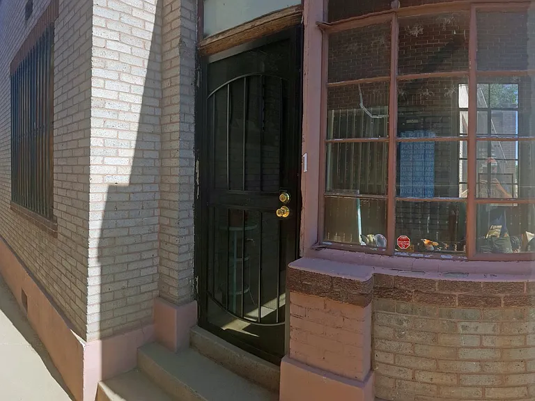 309 Edith Blvd NE #1 — Photo 1