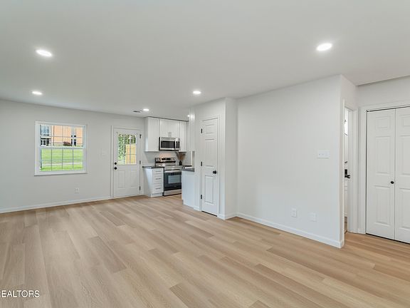 5th image of 5205 Trace Manor Ln