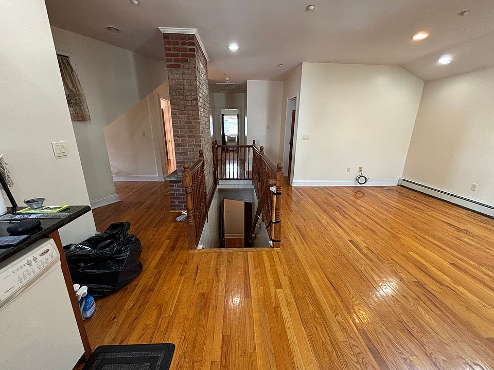 1st image of 127 Glen Ave APT 3