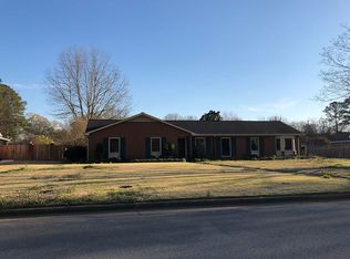 2003 Woodmont Dr SE, Decatur, AL 35601