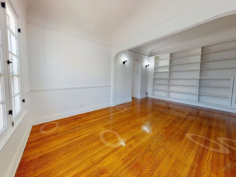 1002 N Sweetzer Ave — Photo 4