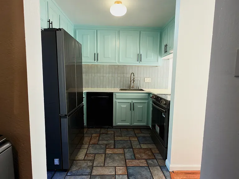 1156 Richmond St — Photo 19