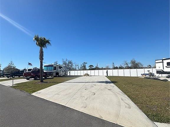 3rd image of 308 Horizon RD