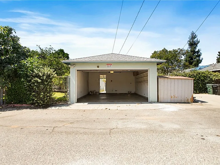 556 N Sunset Ave — Photo 27