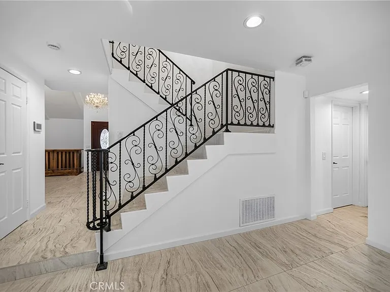20454 Elkwood St — Photo 40