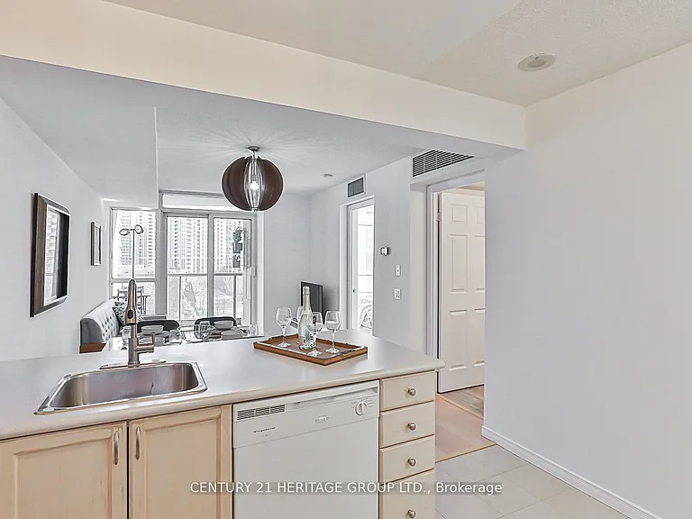 30 Harrison Garden Blvd #701 — Photo 4