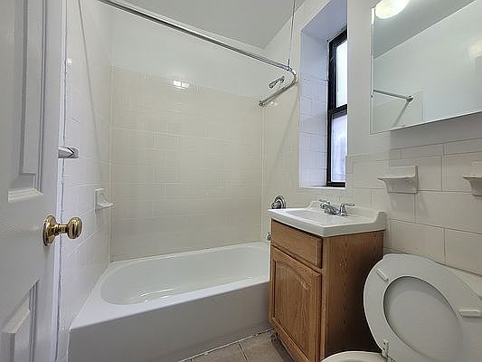 5th image of 853 Walton Ave APT 2A