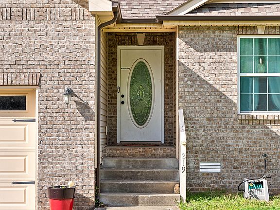 3rd image of 819 Shelton Cir