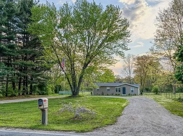 71212 State Line Rd, Edwardsburg, MI 49112