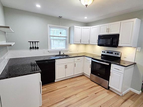5th image of 2504 Girard Ave