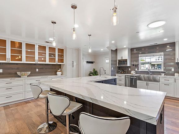 4th image of 3908 Fernwood St