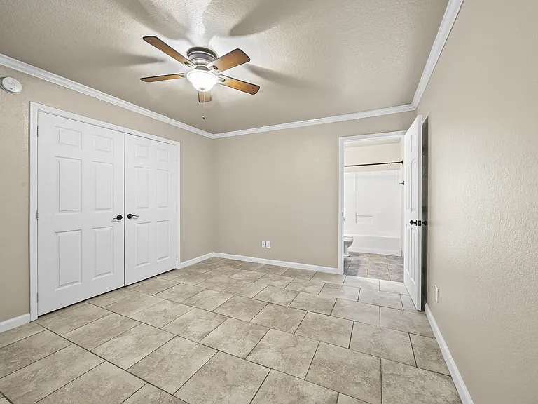 2060 N Leverett Ave #5 — Photo 9