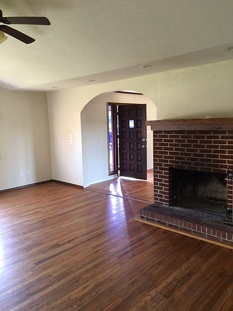 2nd image of 1930 Woodland Rd