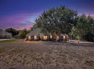 108 Winding Way, Azle, TX 76020