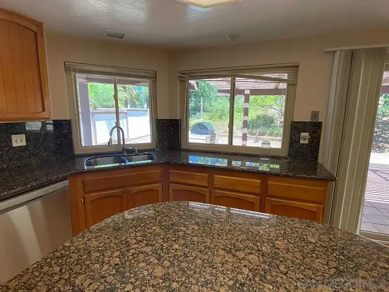 12592 Heatherfield Ln — Photo 10