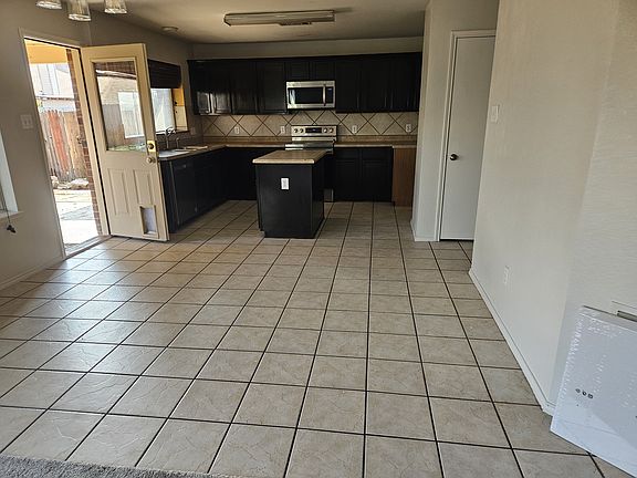 4th image of 3109 Hoover Dr