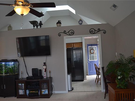 5th image of 145 Sunny Dr