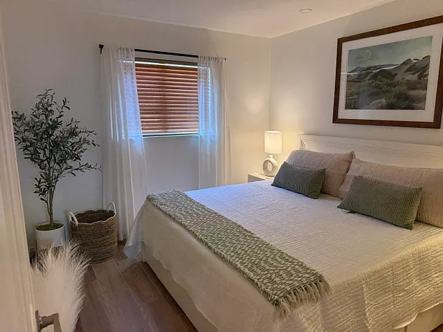 527 E Alameda St — Photo 10
