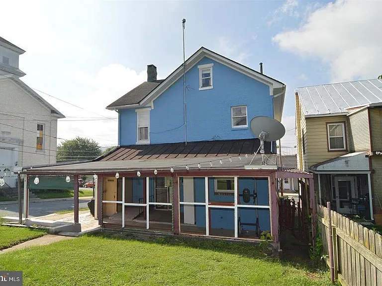 101 W Franklin St — Photo 3