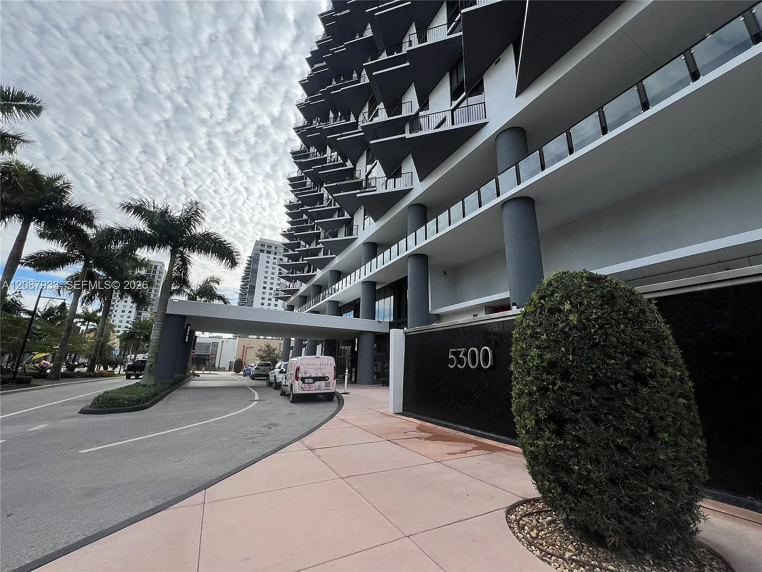 5252 Paseo Condo — Photo 2