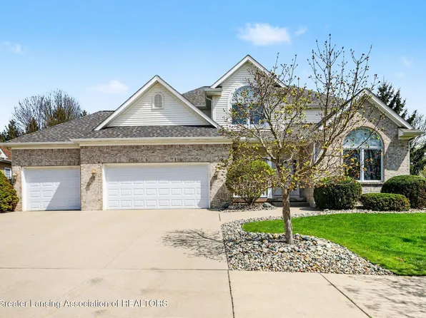 1598 Royal Crescent Dr, Holt, MI 48842