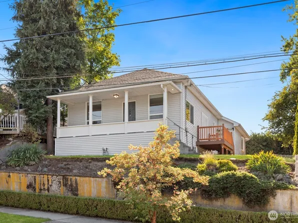 5563 Kenwood Place N, Seattle, WA 98103