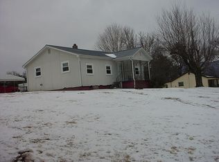 110 Lays Ln, Jacksboro, TN 37757
