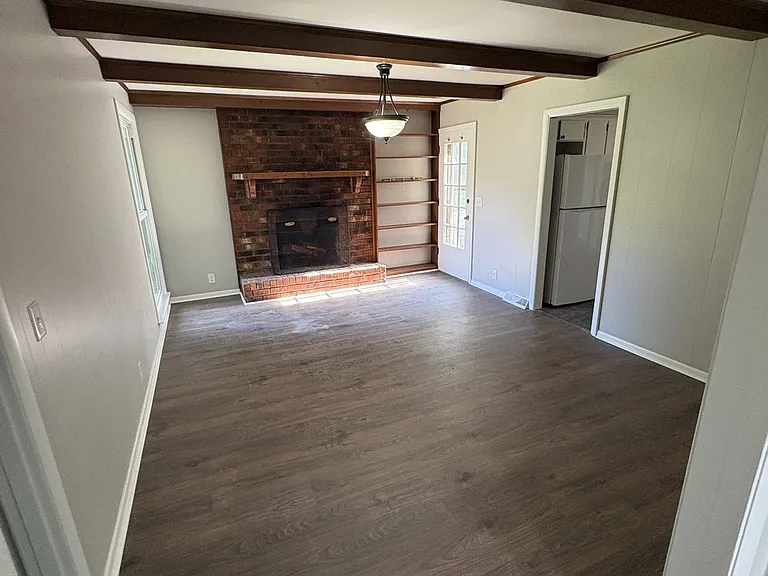 529 Des Moines Dr — Photo 2