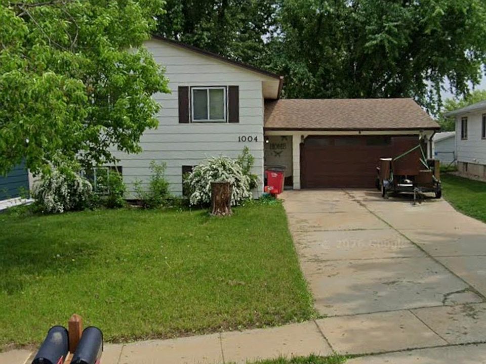 1st image of 1004 S Clover Ave