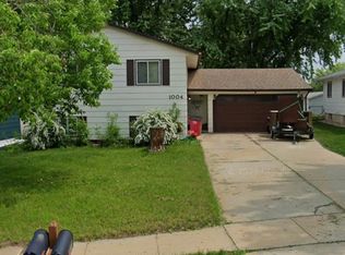 1004 S Clover Ave, Sioux Falls, SD 57110