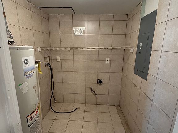 Laundry washer/dryer set up