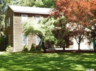 41 Gull Dip Rd, Ridge, NY 11961