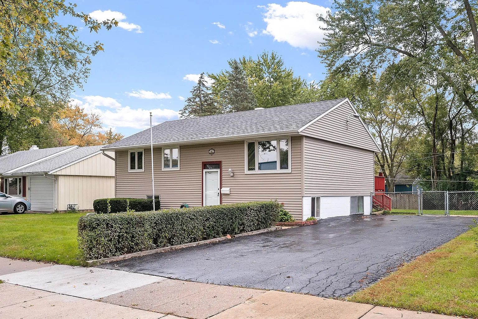 732 Tinley Dr photo 1
