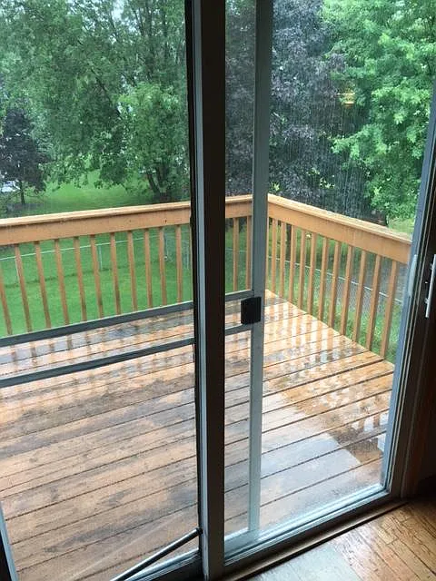 Upper level. Deck - 3554 Independence Ave N
