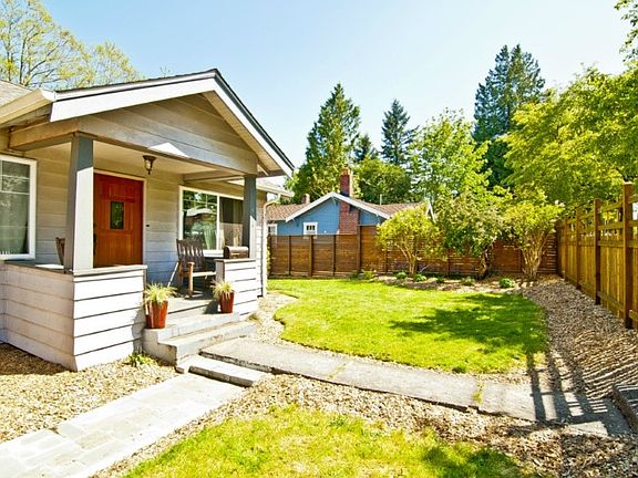 Large sunny fully fenced yard, notice the new blue stone walk way