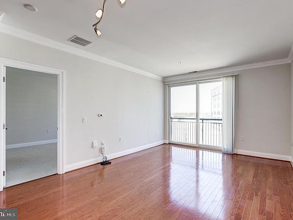 5th image of 38 Maryland Ave #Penthouse 616