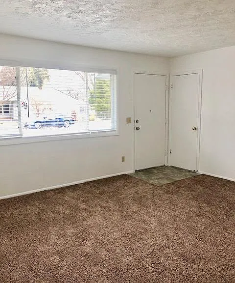 1720 Fife Ave — Photo 2