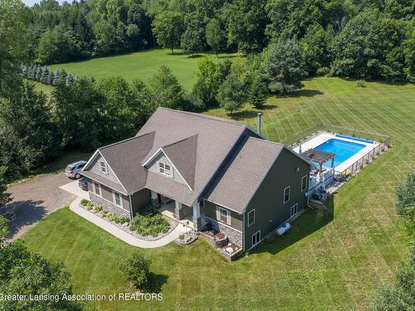 9205 N Royston Rd, Grand Ledge, MI 48837