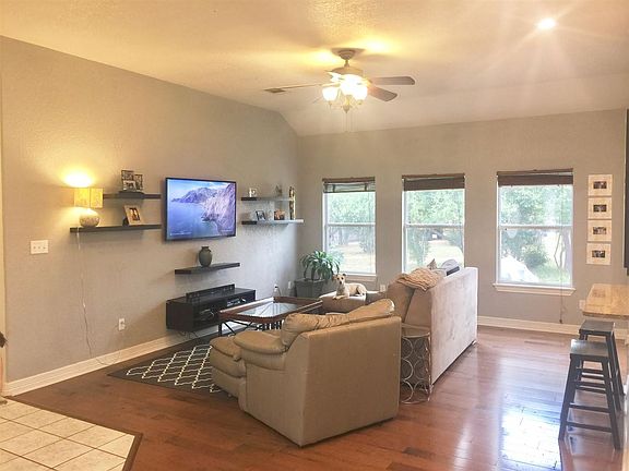2nd image of 114 Oakwood Dr