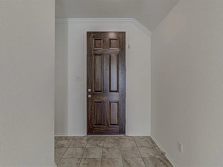 339 Alamosa Dr — Photo 5