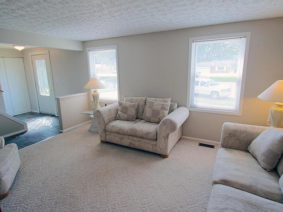 4th image of 1280 Hathersage Pl