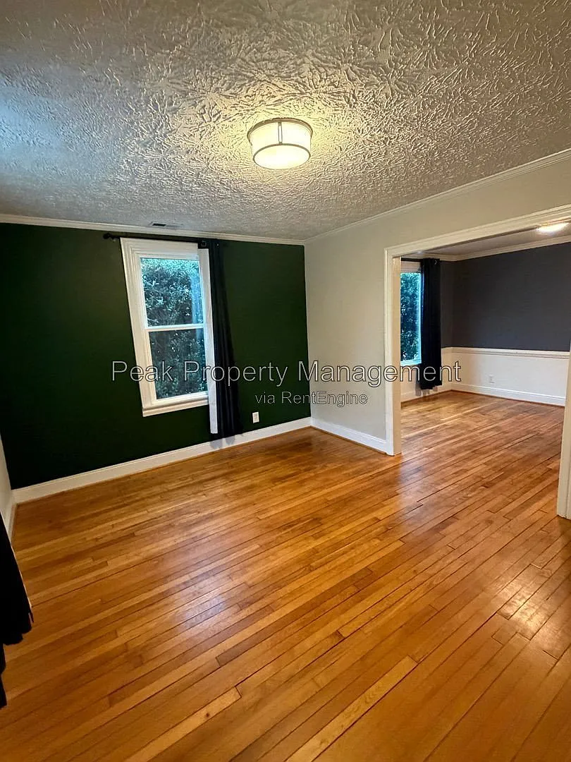 4 bed, 1.0 bath, 1393 sqft, $2,200 — Photo 4