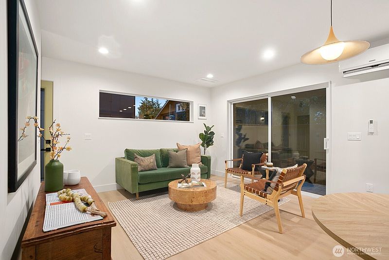 5th image of 5051 35th Avenue SW