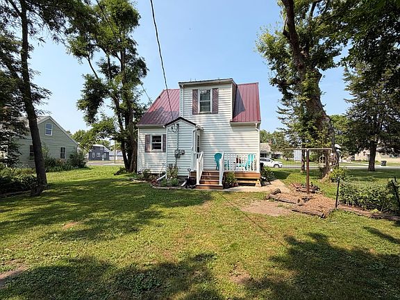 5th image of 428 E Rooney Ave