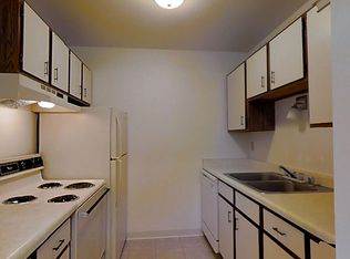 N83W13698 Fond Du Lac Ave APT 36, Menomonee Falls, WI 53051