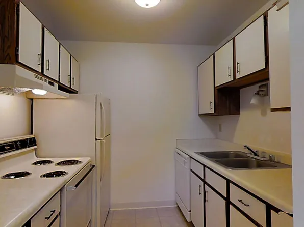 N83W13692 Fond Du Lac Ave APT 16, Menomonee Falls, WI 53051