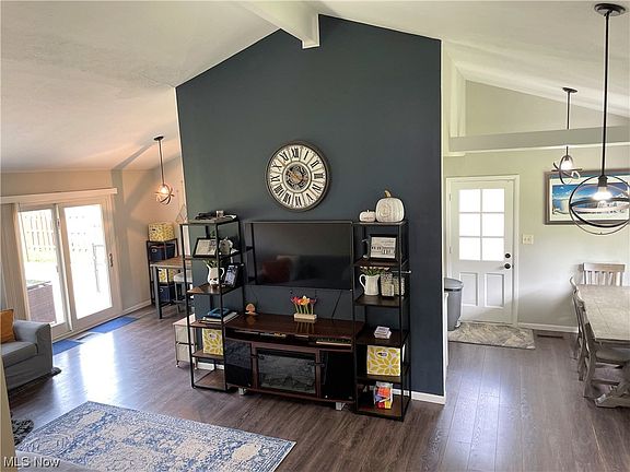 3rd image of 26716 Redwood Dr