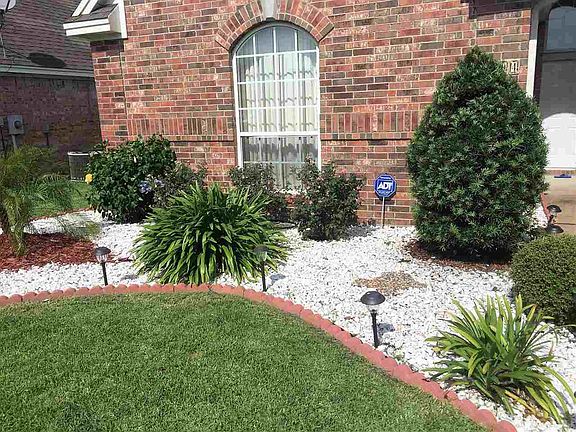 3rd image of 2104 Wildflower Ln