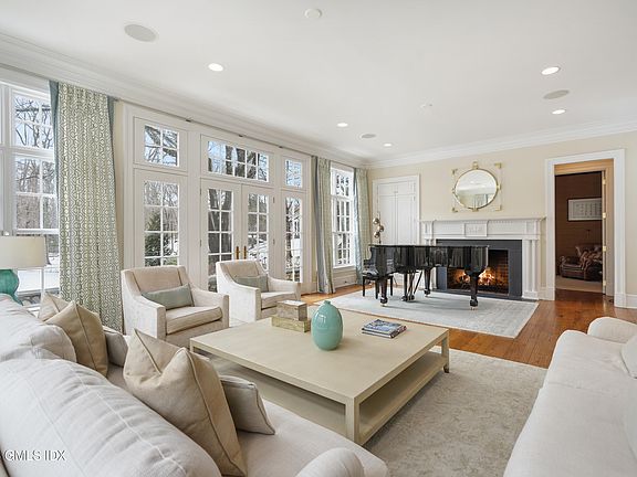5th image of 15 Vineyard Ln