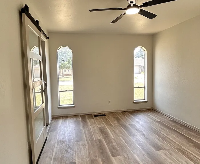 726 Garden Grv — Photo 13